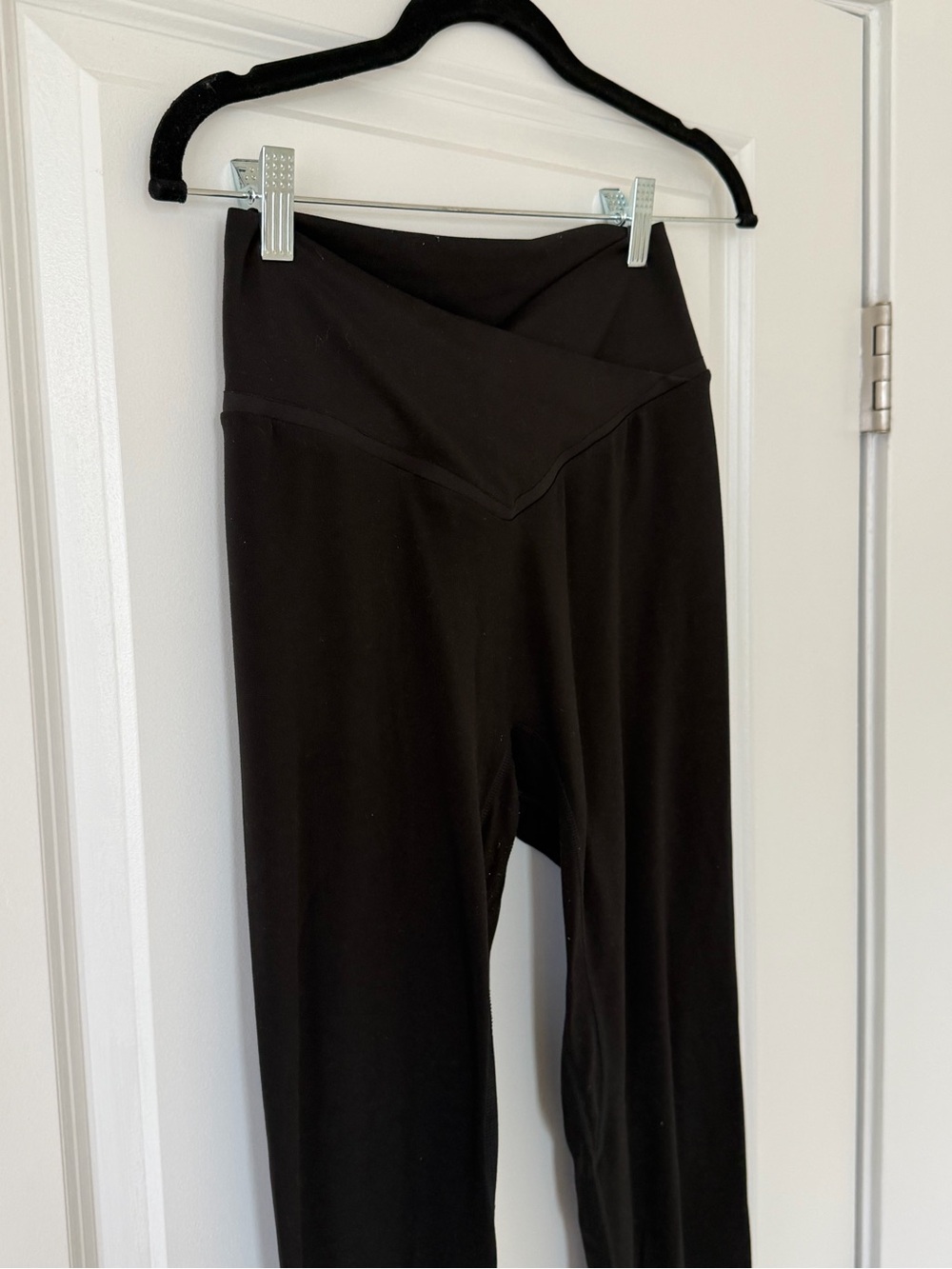 High-Rise V-Waist Black Leggings for Women
